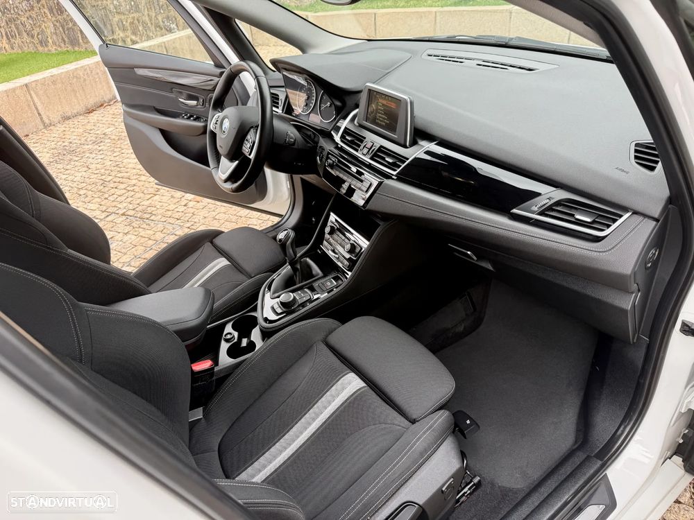 BMW 216 Active Tourer d Line Sport - 33