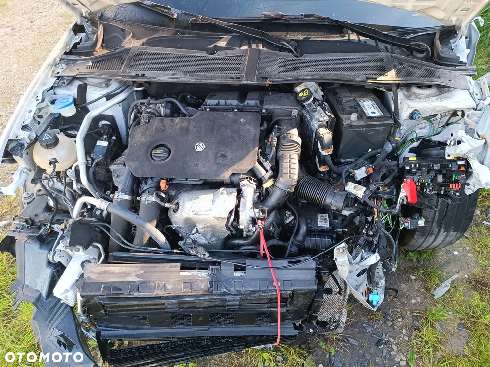 Peugeot 308 1.5 BlueHDi Active Pack S&S EAT8 - 8