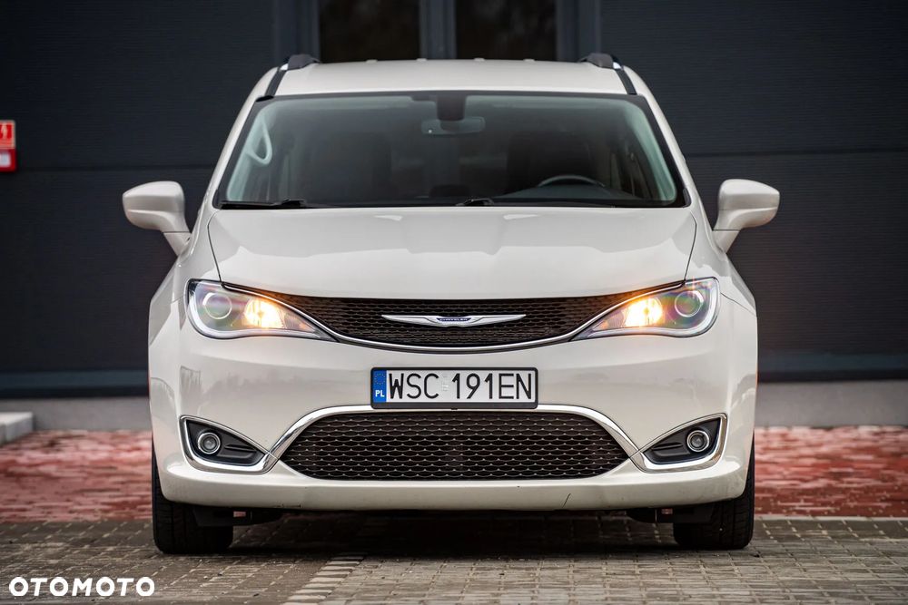 Chrysler Pacifica - 2