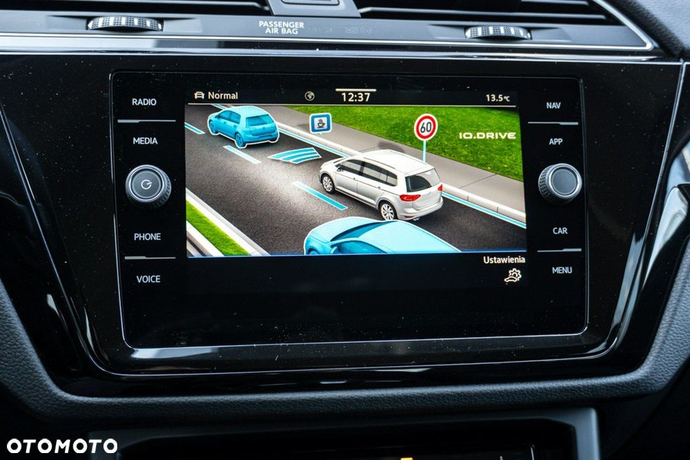 Volkswagen Touran - 27