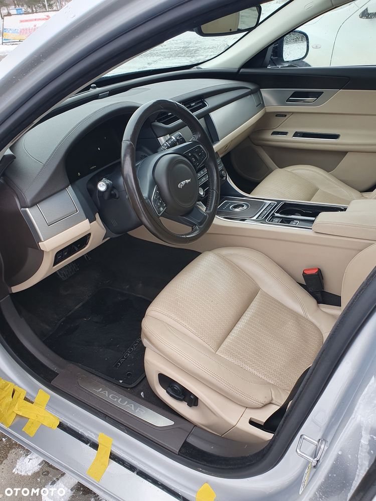 Jaguar XF 3.0 TDV6 Prestige - 4