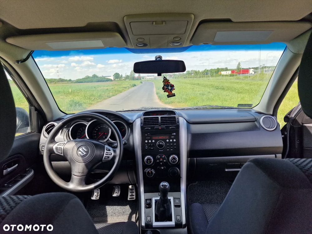 Suzuki Grand Vitara 2.0 - 27