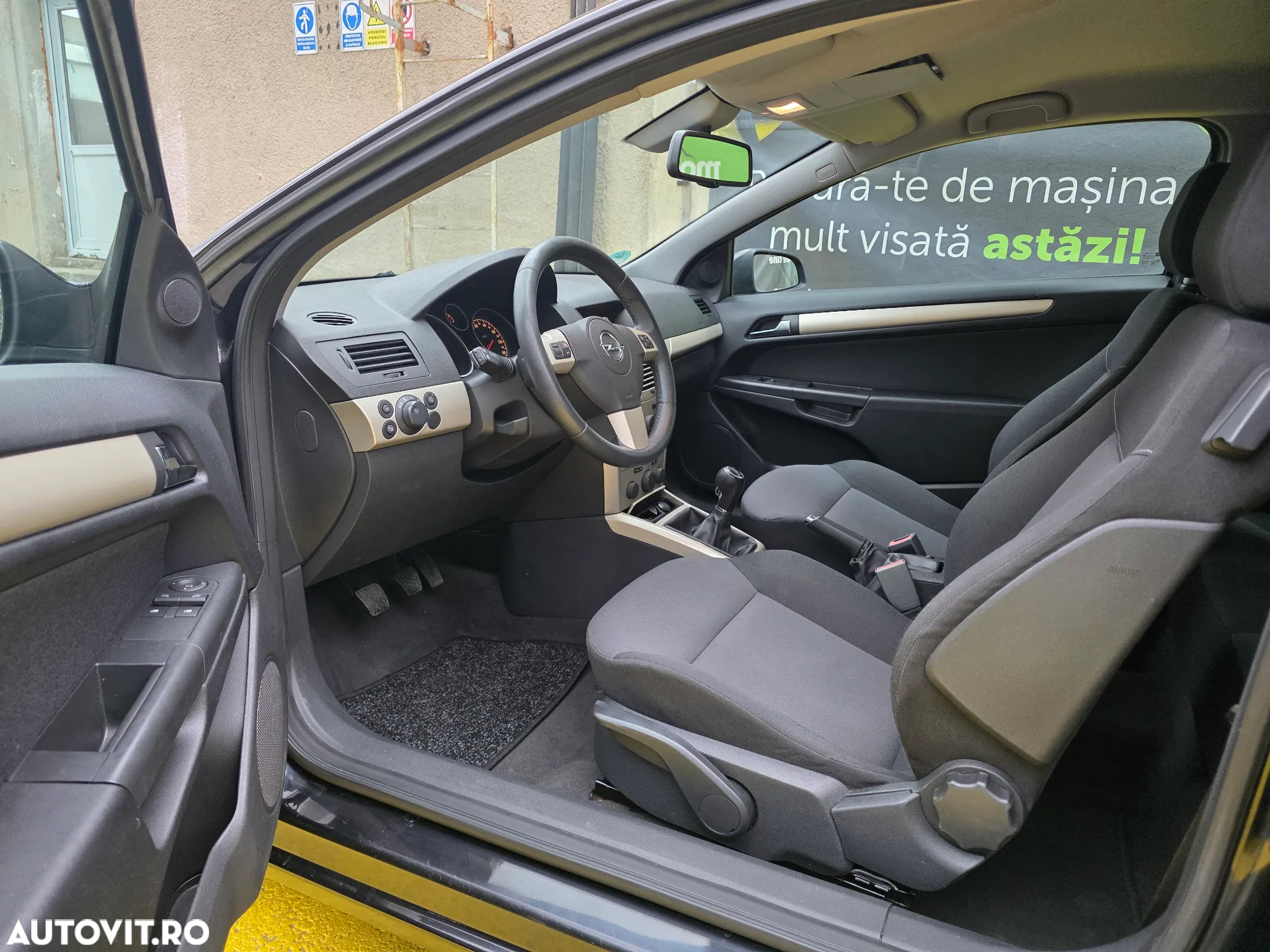 Opel Astra GTC 1.4 Cosmo - 4