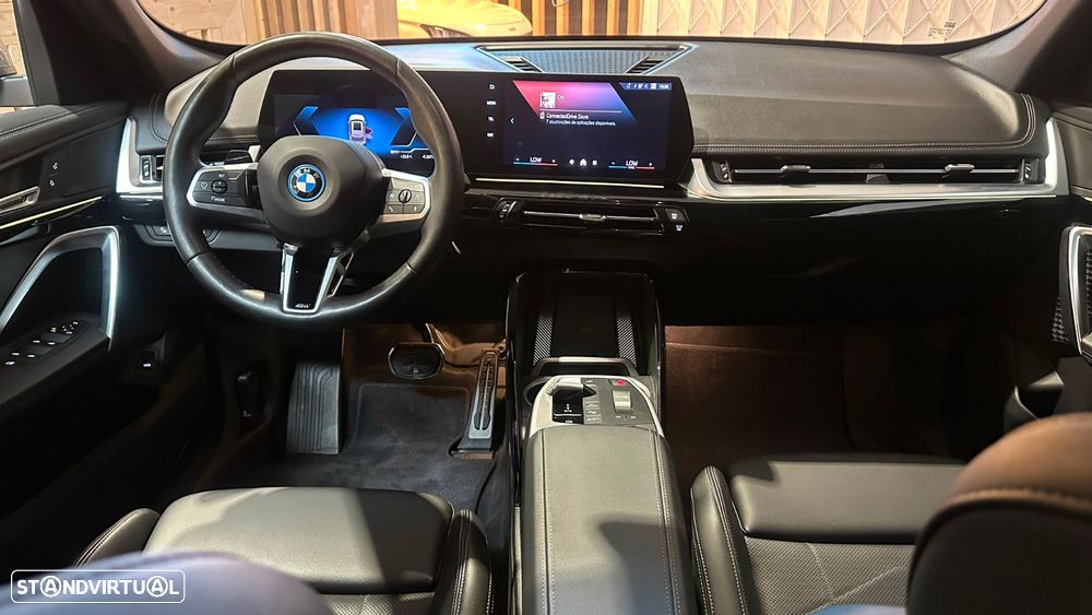 BMW iX1 eDrive20 Pack Desportivo M — fotografia 6