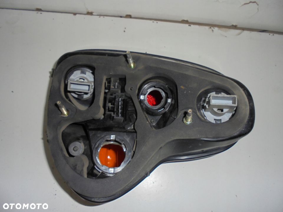 LAMPA LEWA PRAWA TYL TYLNA MULTIPLA - 3
