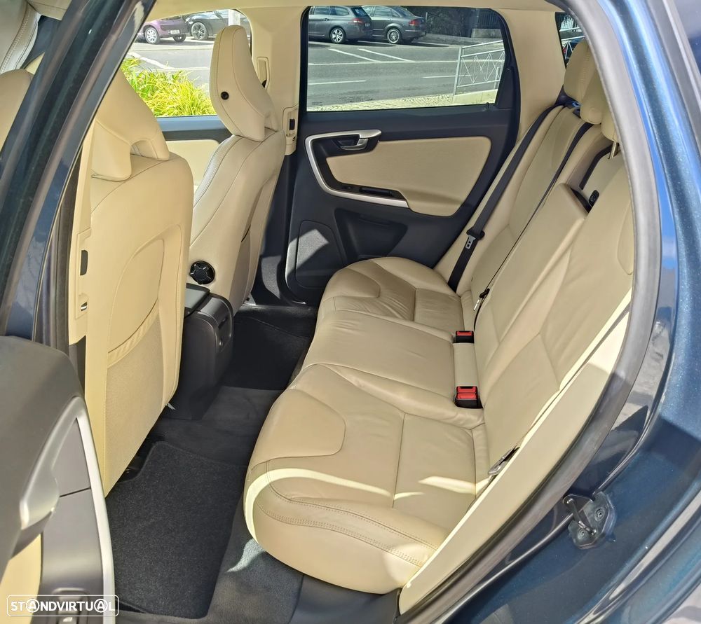 Volvo XC 60 2.0 D3 Drive Momentum - 27