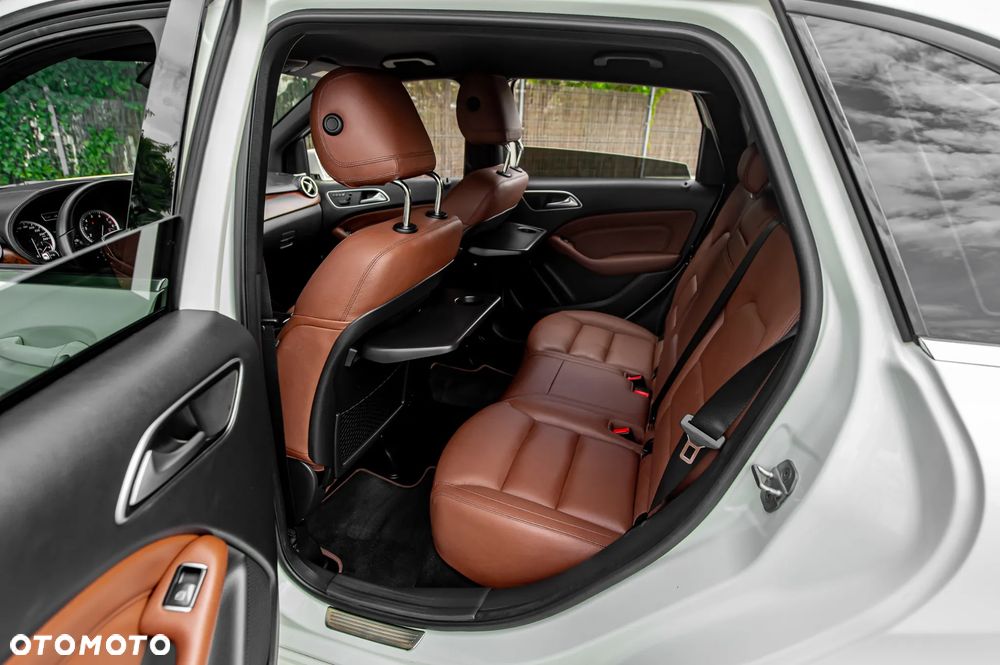 Mercedes-Benz Klasa B 200 7G-DCT AMG Line - 9