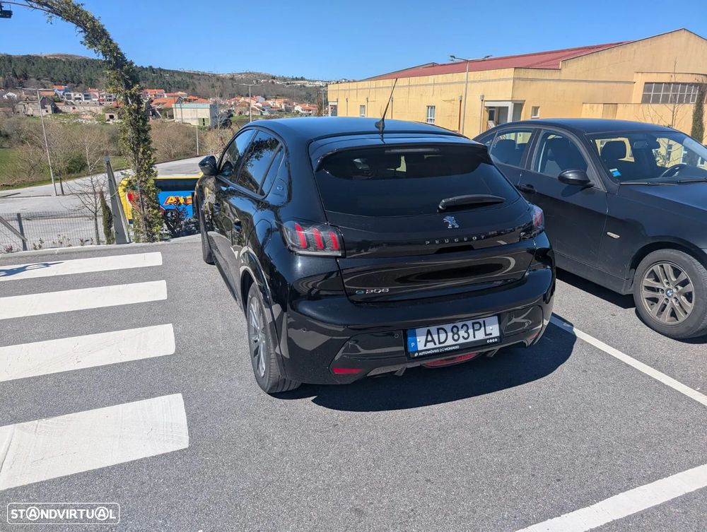 Peugeot e-208 - 15