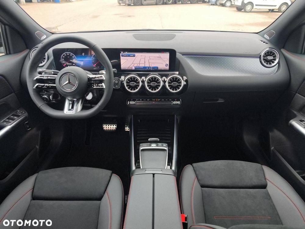 Mercedes-Benz GLA - 12