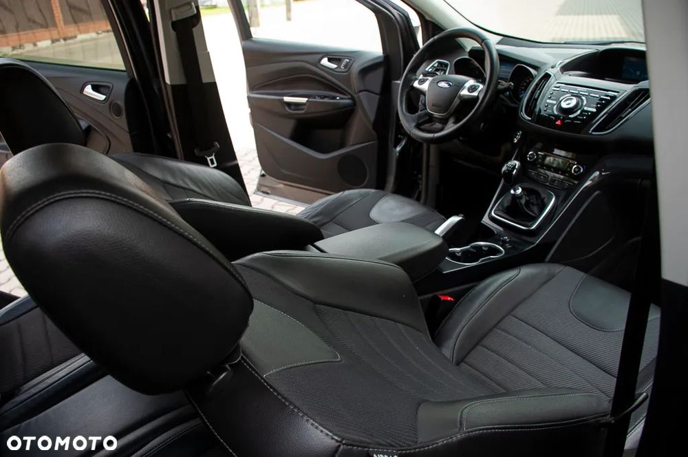 Ford Kuga 2.0 TDCi 2x4 Titanium - 22