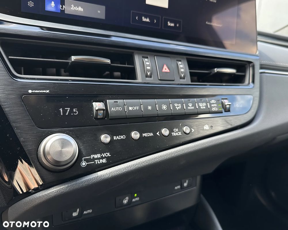 Lexus ES 300h Business Edition - 24