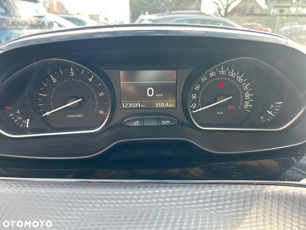 Peugeot 208 1.5 BlueHDi Allure Pack S&S - 28