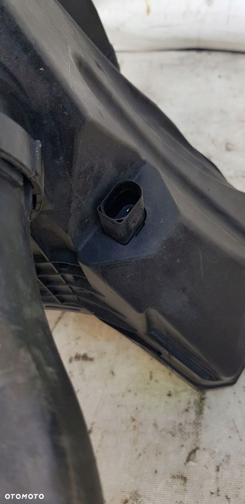 obudowa dolot powietrza Audi A4 B8 2.0 TDI - 14