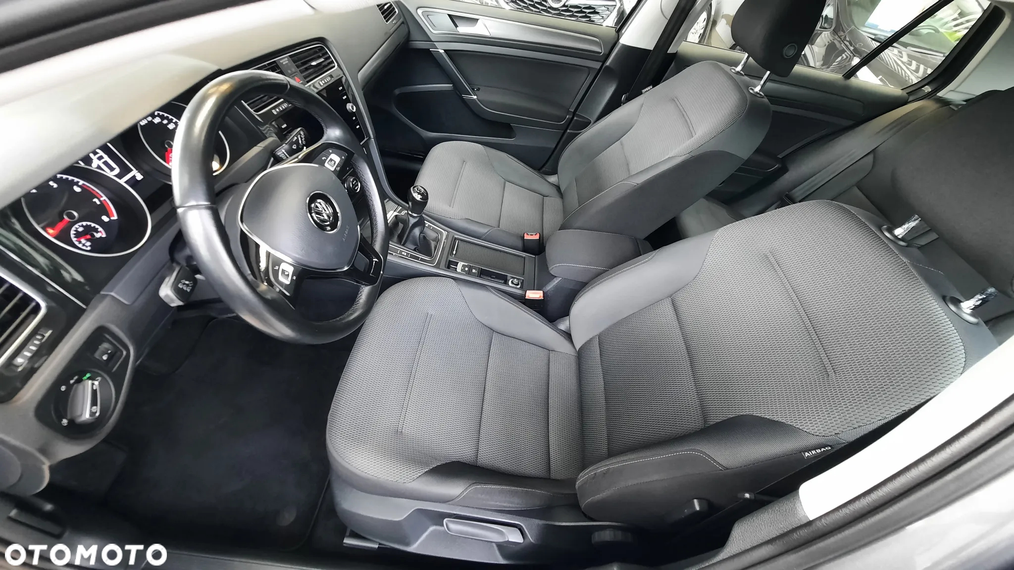 Volkswagen Golf 1.0 TSI (BlueMotion Technology) Comfortline - 11