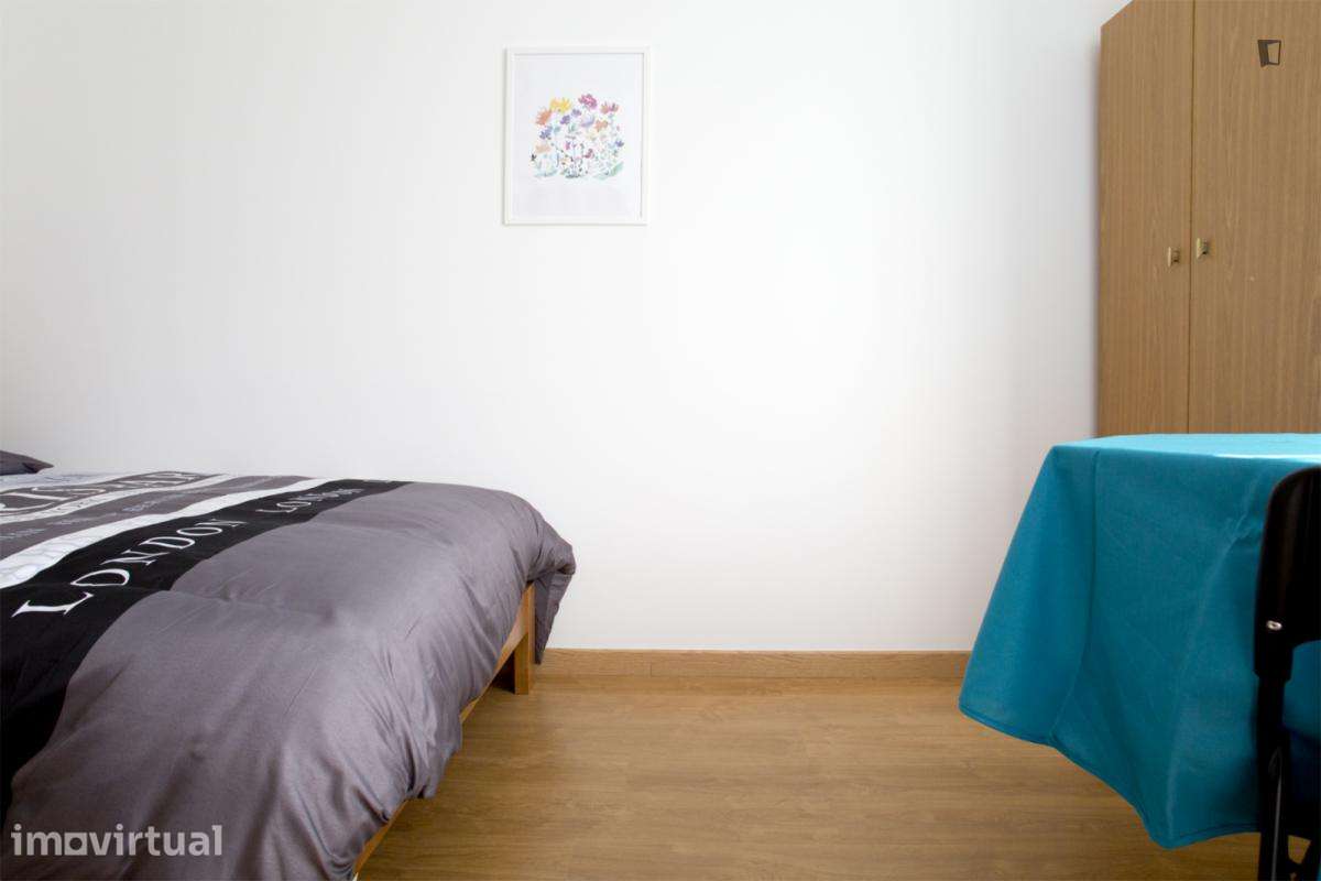 Quarto - localizado em Carnide Lisbon - Grande imagem: 4/24