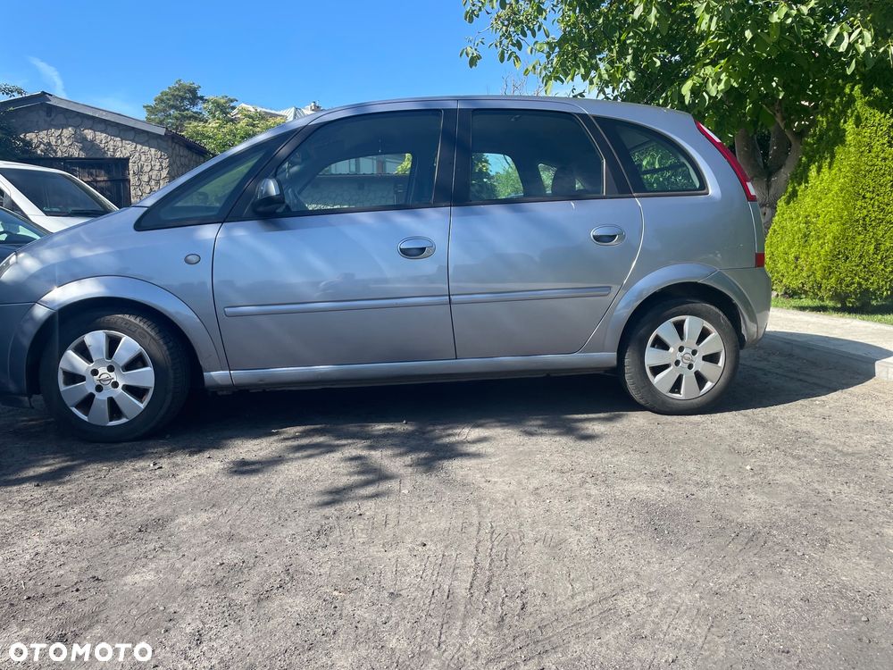 Opel Meriva 1.6 16V (Essentia) - 17