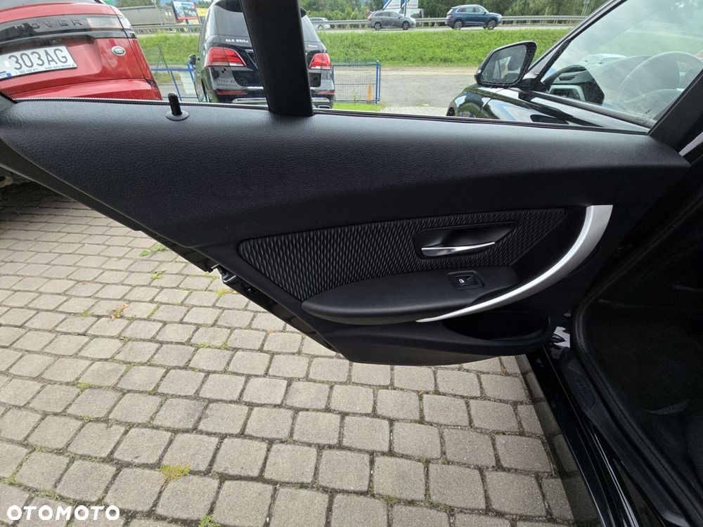 BMW Seria 3 318d - 26