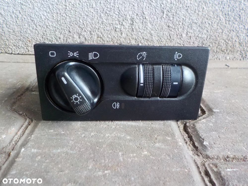 VW T4 96- WŁĄCZNIK ŚWIATEŁ CZERWONE PODŚWIETLENIE - 1