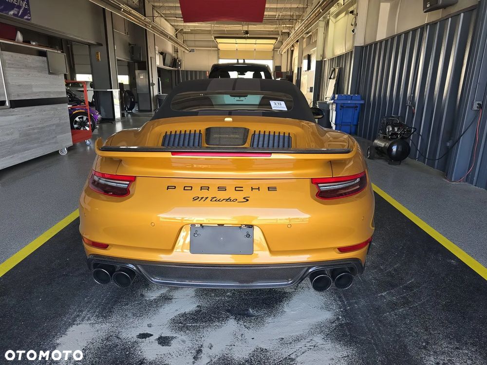 Porsche 911 Turbo S Cabrio - 3