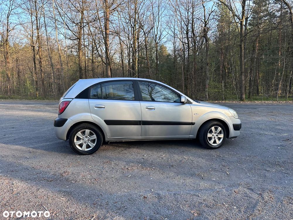 Kia Rio - 7