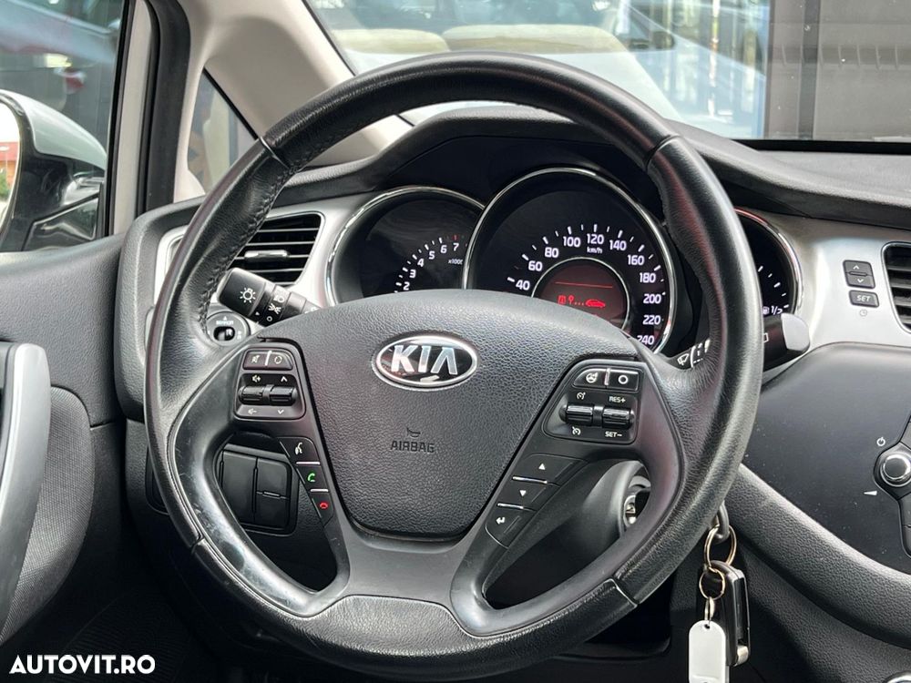 Kia Ceed - 12