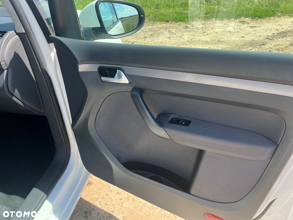 Volkswagen Touran 1.6 TDI DPF Trendline DSG - 12