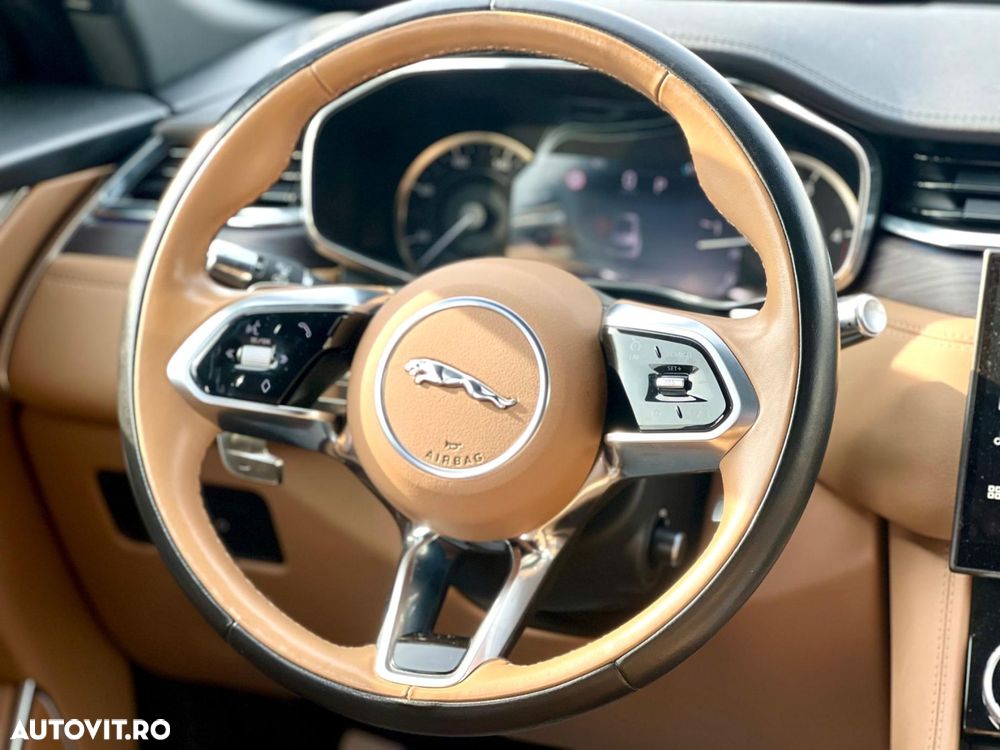 Jaguar F-Pace - 16