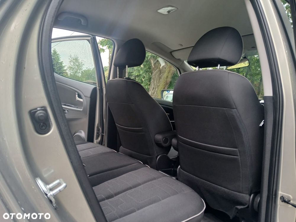 Kia Venga - 12