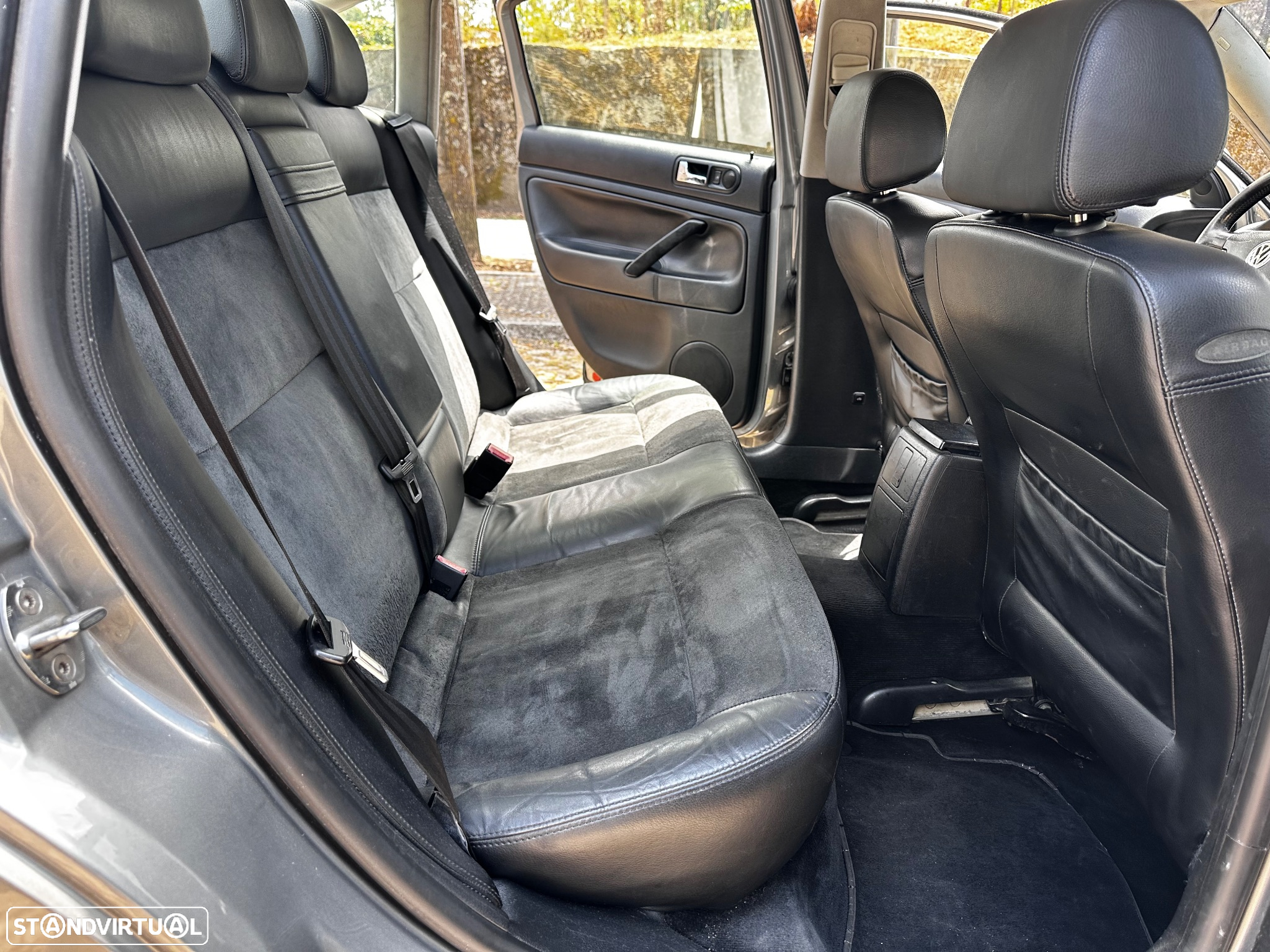 VW Passat 1.9 TDi Highline - 8