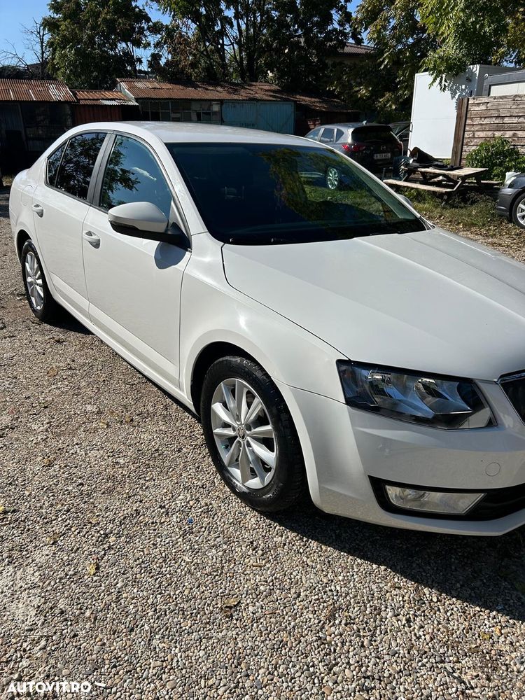 Skoda Octavia 1.6 TDI DSG Ambition - 3