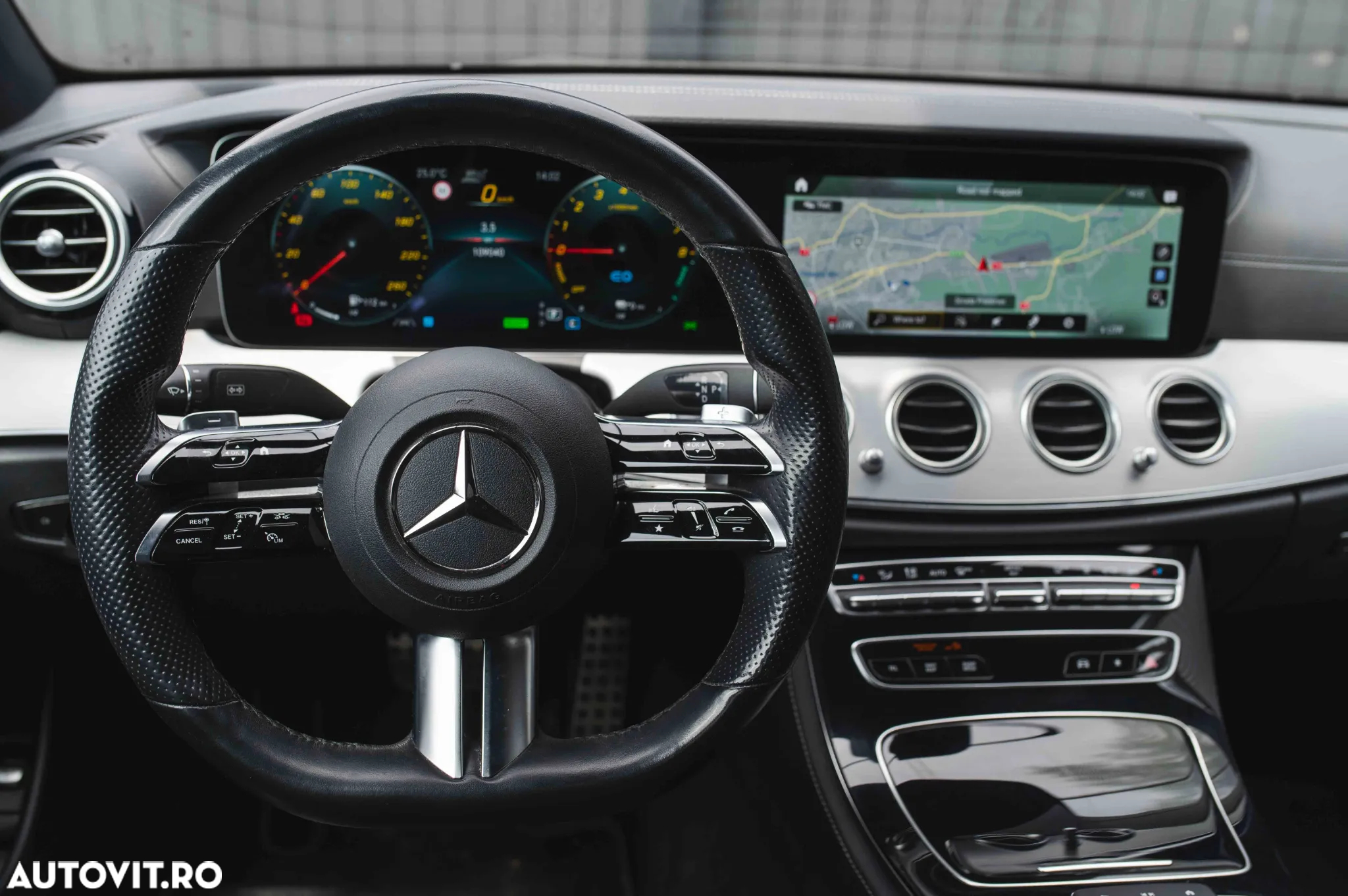 Mercedes-Benz E 300e 4Matic 9G-TRONIC Edition AMG Line - 37