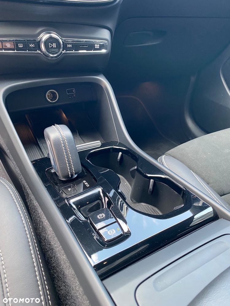 Volvo XC 40 B4 B AWD R-Design - 12