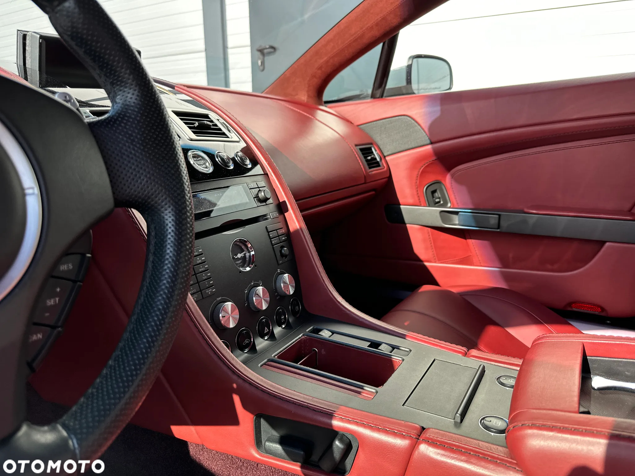 Aston Martin V8 Vantage Sportshift - 24