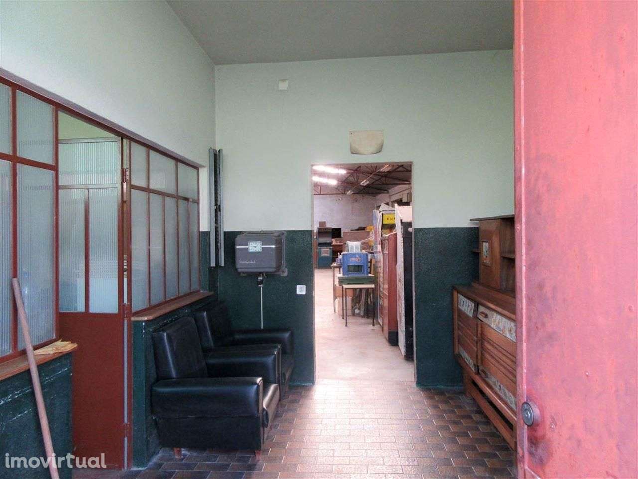 Armazém com Logradouro, no Centro da Cidade - Grande imagem: 5/8