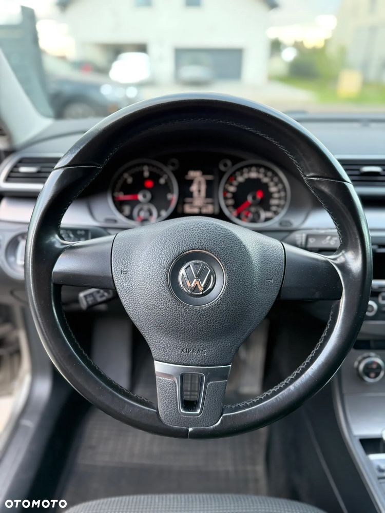 Volkswagen Passat - 8