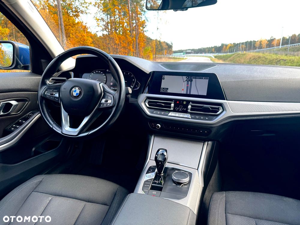 BMW Seria 3 318i - 11
