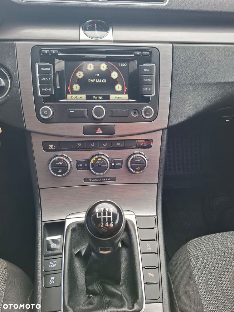 Volkswagen Passat 1.6 TDI BlueMotion Technology Highline - 17