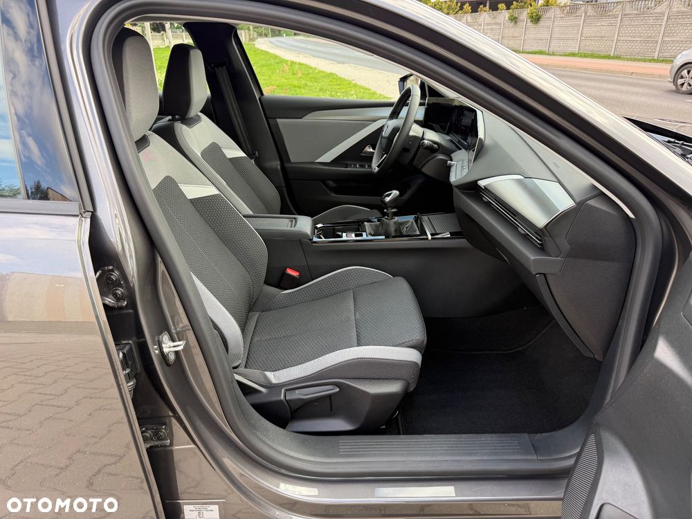 Opel Astra 1.2 Turbo Enjoy - 26