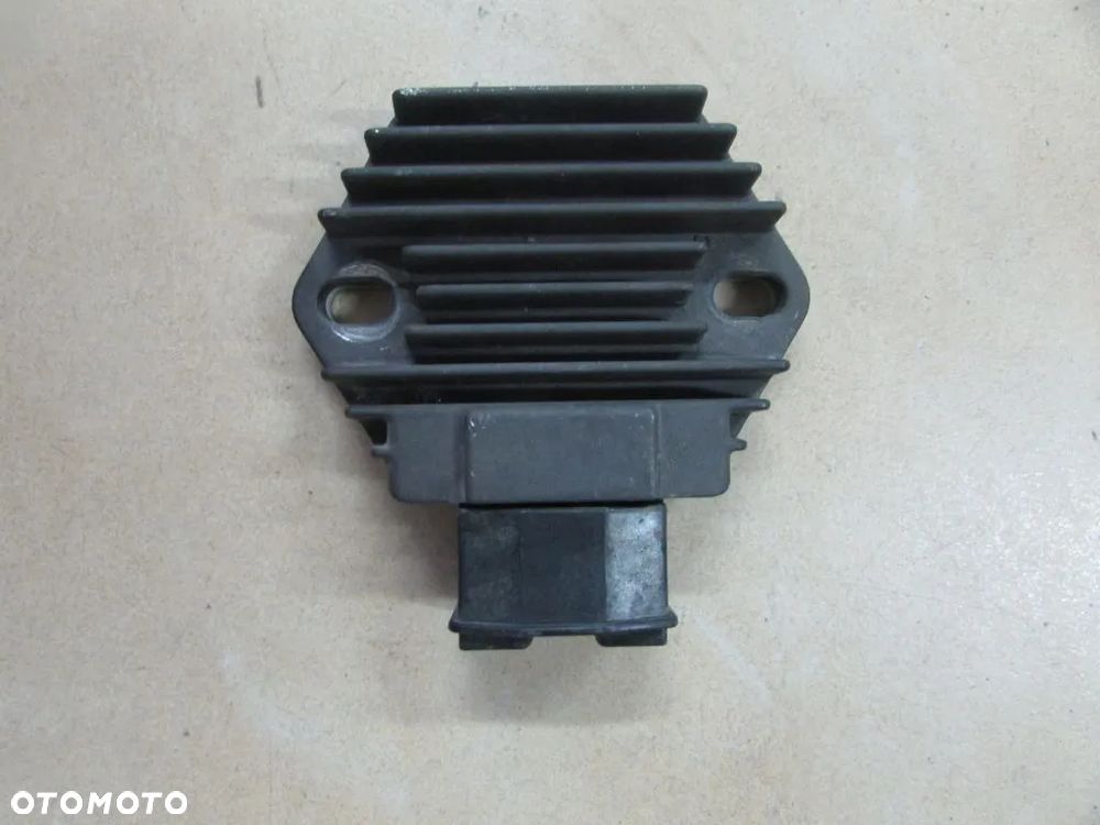 Honda Hornet PC34 98-03 regulator napięcia - 1