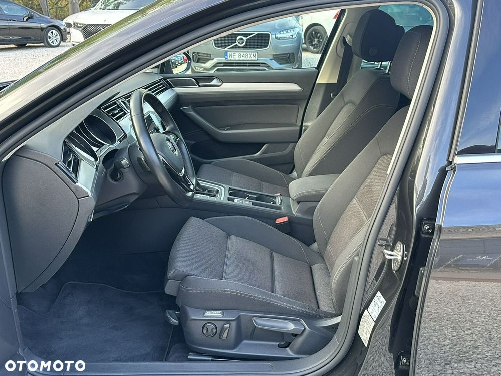 Volkswagen Passat - 13