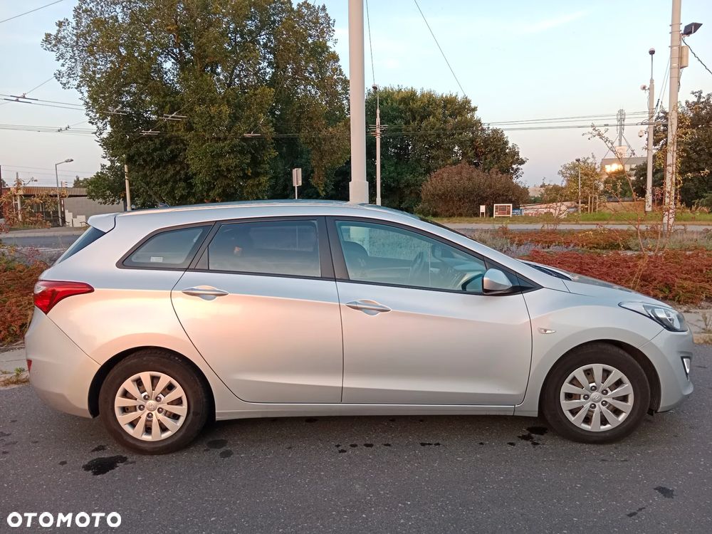 Hyundai i30 1.4 CRDi Classic + - 10