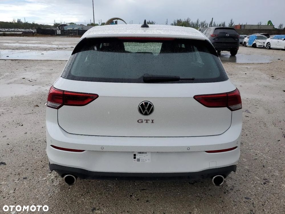 Volkswagen Golf - 6