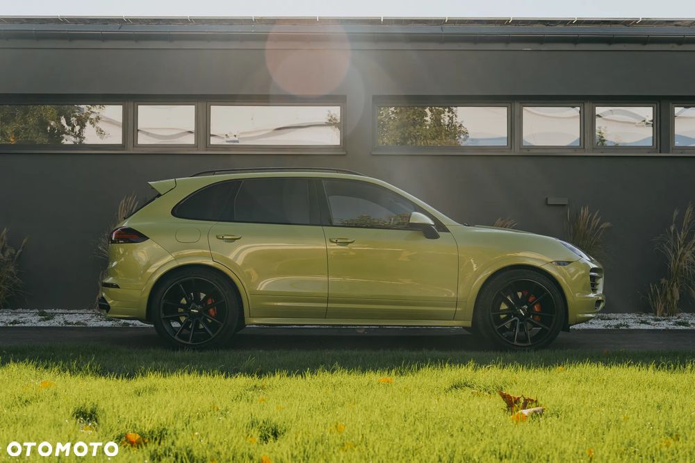 Porsche Cayenne GTS - 7