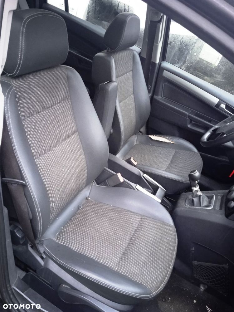 Na części Opel Zafira B Lift 1.9 CDTI Panorama Z20R silnik Z19DT skrzynia M32 - 4