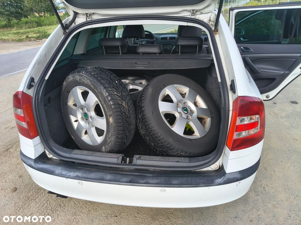 Skoda Octavia 2.0 TDI Elegance DSG - 4