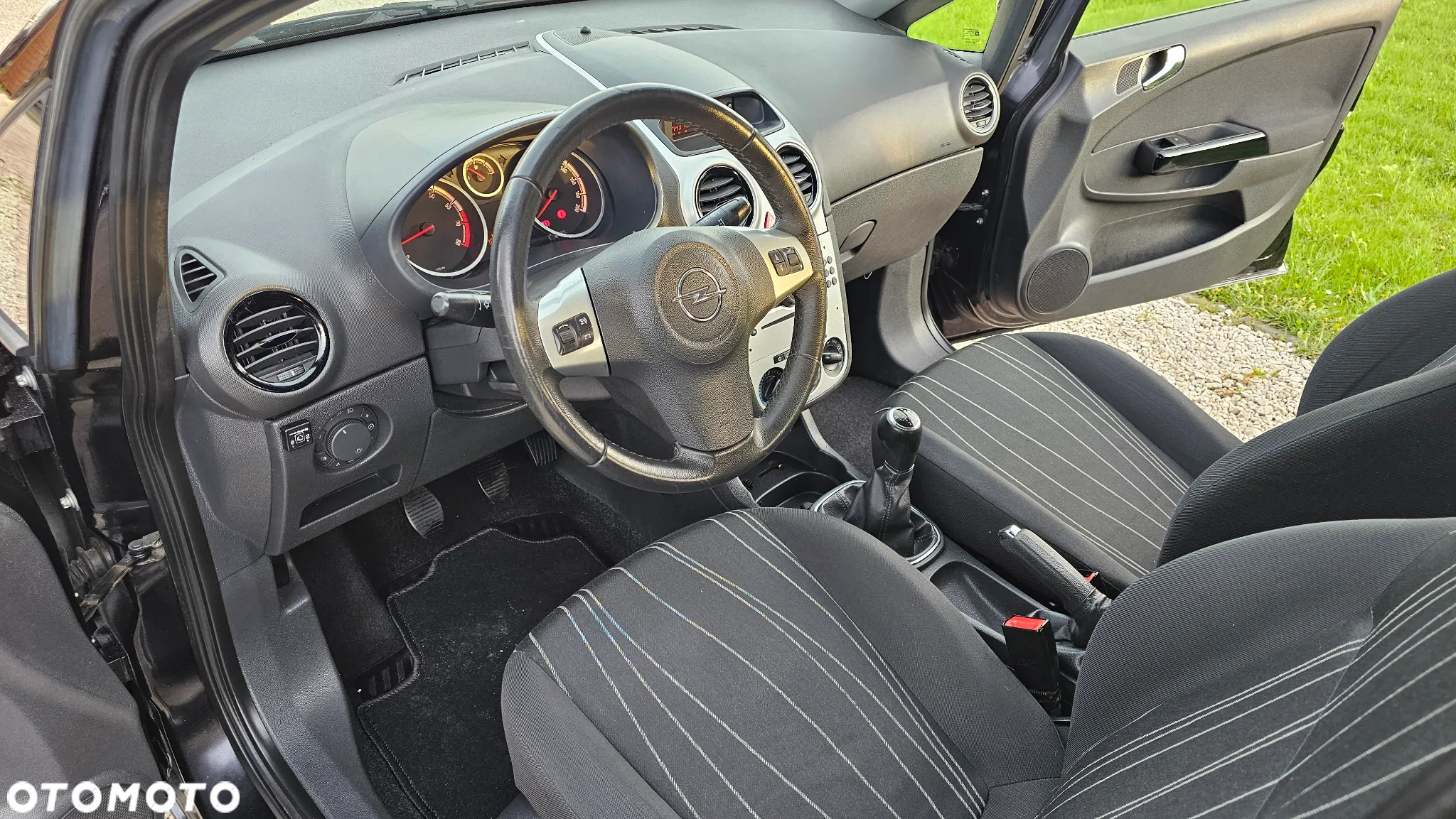 Opel Corsa 1.2 16V Enjoy - 12