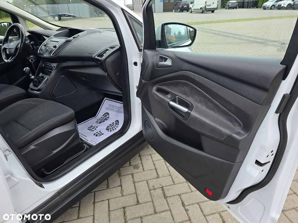Ford Grand C-MAX - 25