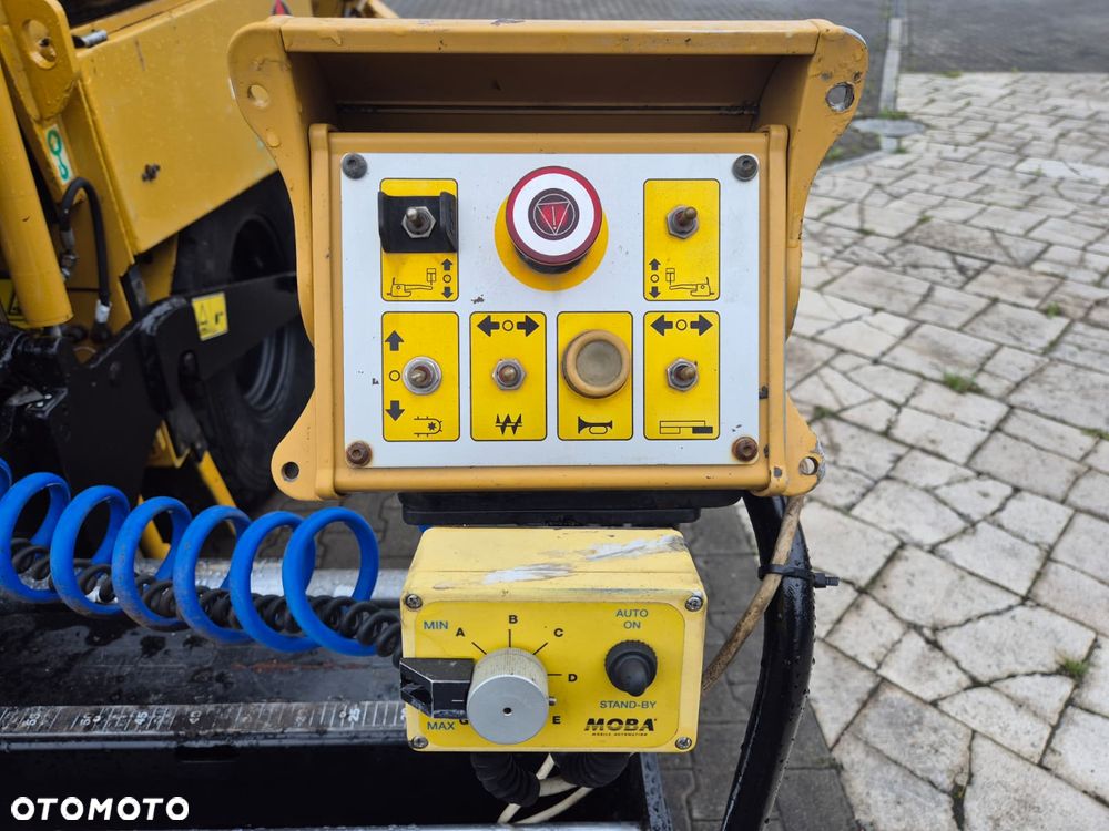Caterpillar AP 300 / ROZŚCIEŁACZ DO ASFALTU / SERWISOWANY / 1WŁ / WIBRACJE + PODGRZEWANY STÓŁ / MOŻLIWOŚĆ TRANSPORTU - 19