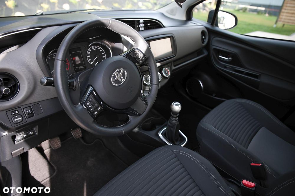 Toyota Yaris 1.5 Premium - 4
