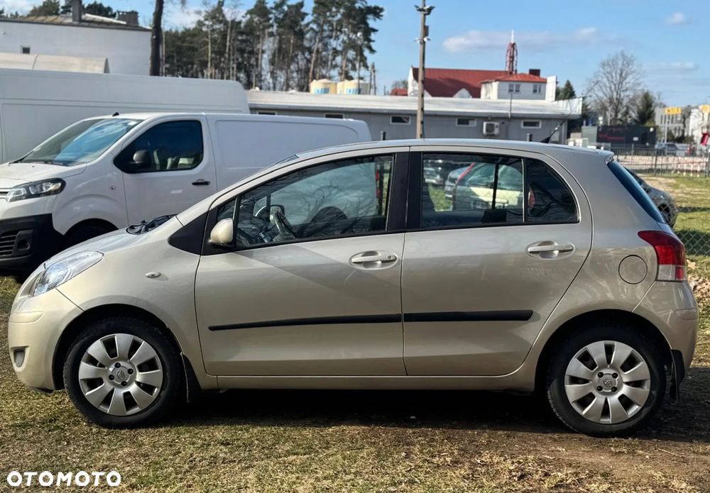 Toyota Yaris - 22